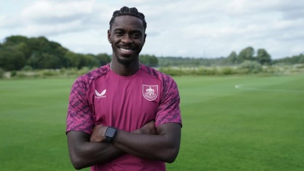 Official: Burnley signs defender Tuanzebe, and officially joins after his contract with Yizhen expires on July 1
