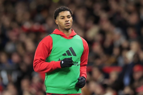 Sky: Barcelona and Manchester United are discussing loan + buyout options on the introduction of Rashford Dah