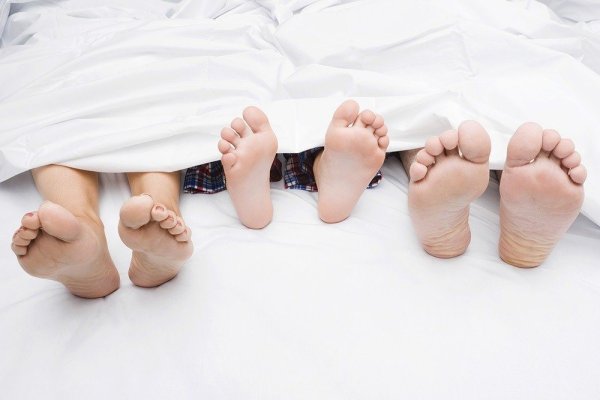 I felt cramps in my feet in the middle of the night, and I was just right to replenish my calculus? Experts explain the possible causes of cramps