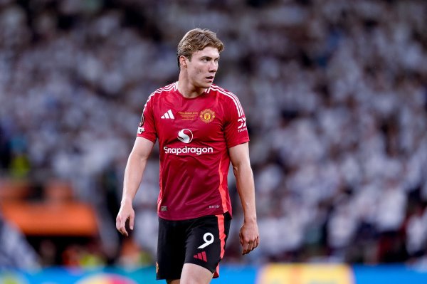 Romano: Manchester United and Naples have signed Hoylen s transfer documents, buyout option 44 million euros