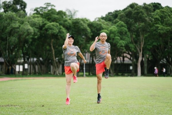 Knee protection, friendship, and travel three-find. How to start running after the age of 50?