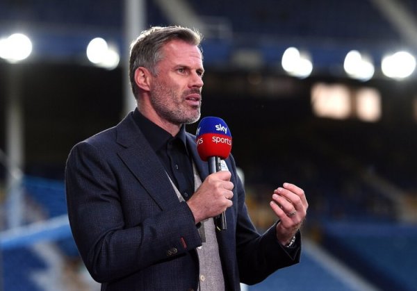 Accused by gun fans of targeting Arsenal! Carragher: It s like the whole world is against them