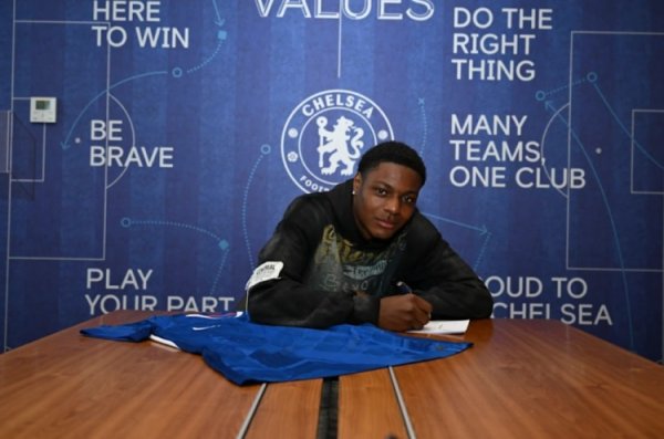Official: Chelsea U18 youth team signs young players Greenwood and Ebo