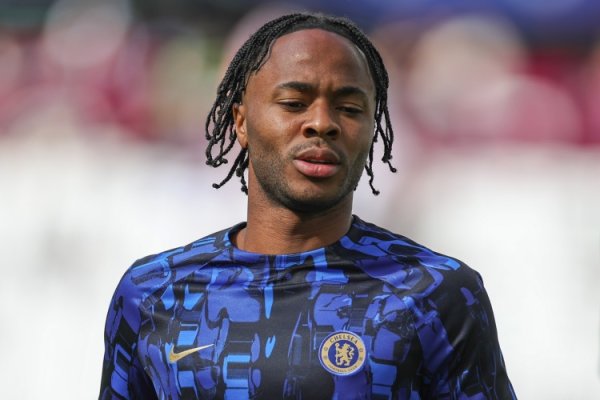 Weekly salary of 325,000 pounds but no football! At the age of 30, Sterling’s net worth dropped to 7 million, peaking at 160 million 6 years ago