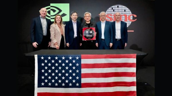 The first Blackwell wafer is produced in the United States, and Jen-Hsun Huang visited TSMC’s U.S. factory to celebrate