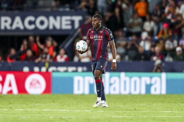 British media: Gunners, Manchester United, Blues and West Ham are interested in Ayon, Levante has rejected an offer of 30 million euros